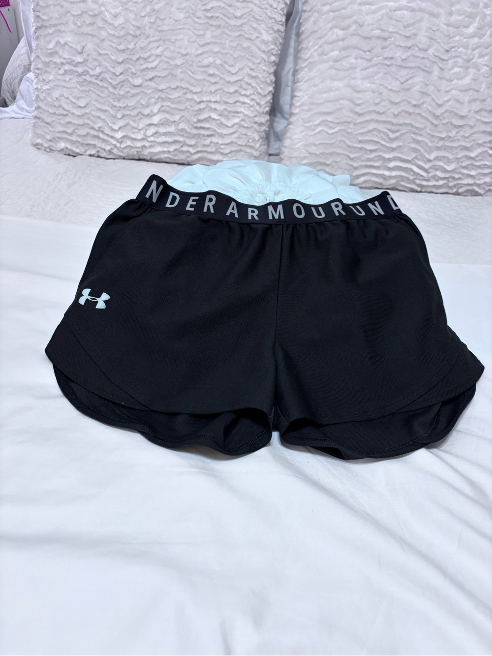 Under Armour Black HeatGear Athletic Shorts M